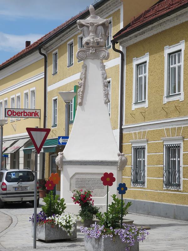 Pühringerplatz, Dreifaltigkeitssäule