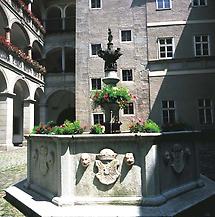 Planetenbrunnen im Landhaus-Hof