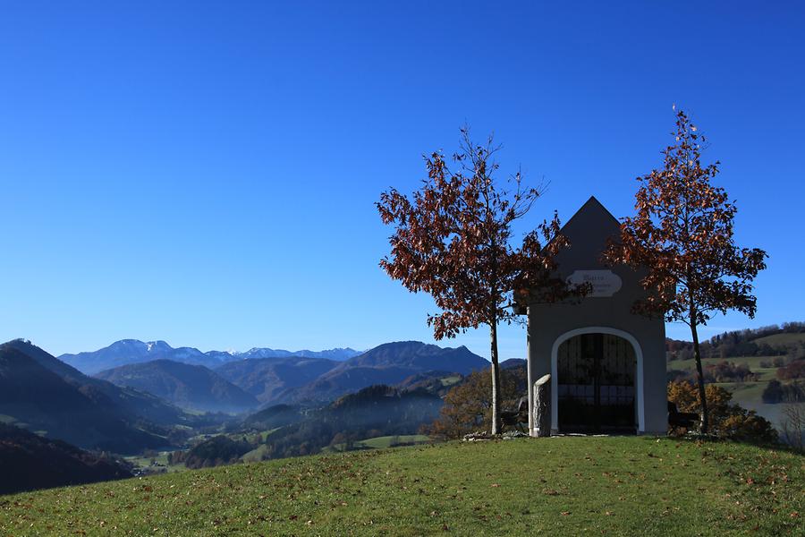 Kapelle am Heilsweg mit Blick ins Reichraminger Hintergebirge und Sengsengebirge