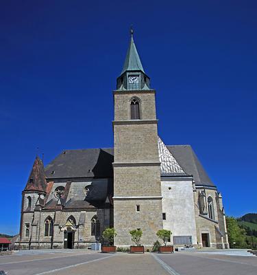Ortsplatz mit Wallfahrtskirche