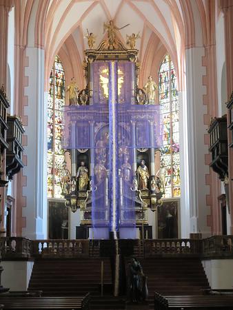 Basilika, ehem. Stiftskirche, Altar