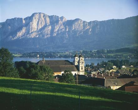 Basilika, ehem. Stiftskirche vor Drachenwand