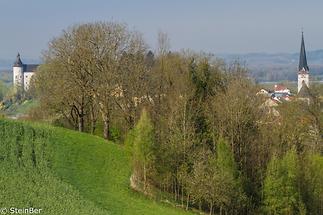 Pfarrkirche und Schloss