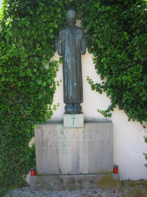 Statue Segnender Christus von Adolf Wagner von der Mühl am Grab seiner Eltern