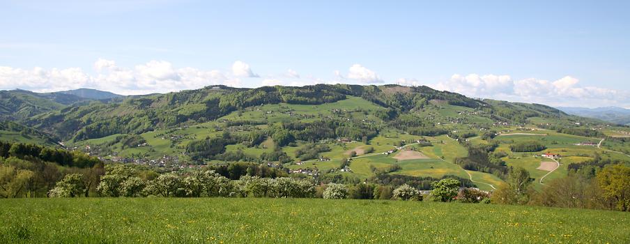 Ramingtal mit Damberg, links hinten der Schieferstein