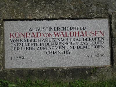 Konrad von Waldhausen Gedenktafel neben Stiftskirche