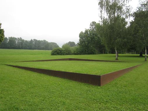 Mondsee Land Art: Gekippte Fläche von Benoit Tremsal