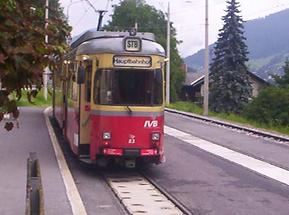 Die traditionelle Stubaitalbahn von Fulpmes bis nach Innsbruck