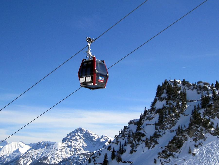 Höfen - Gondel der Hahnenkammbahn