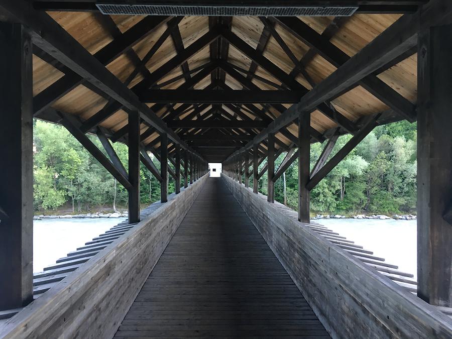 Innsteg - überdachte Holzbrücke