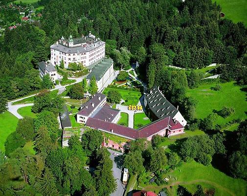 Luftbild Schloss Ambras