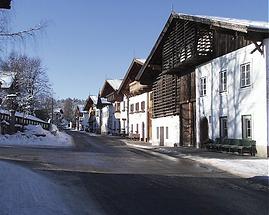 Hauptstraße im Winter