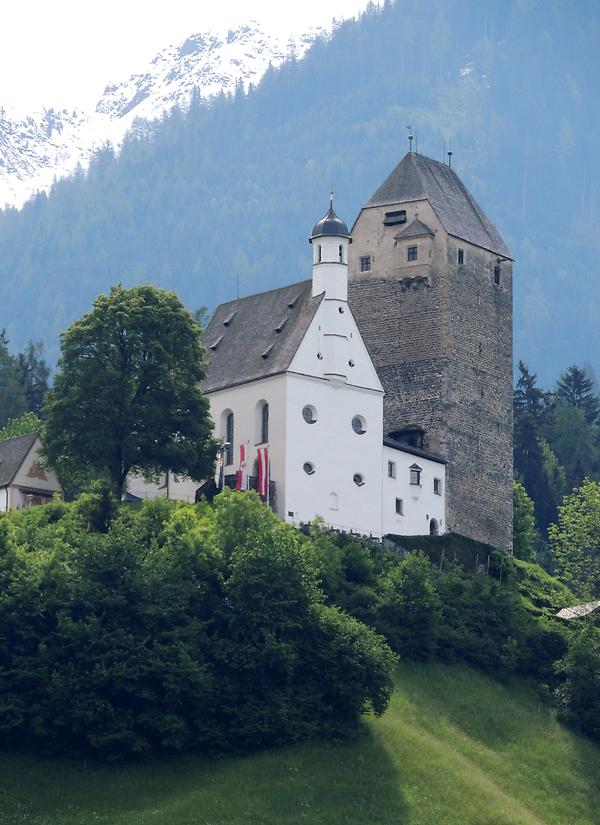 Fundsburg mit Schlosskirche