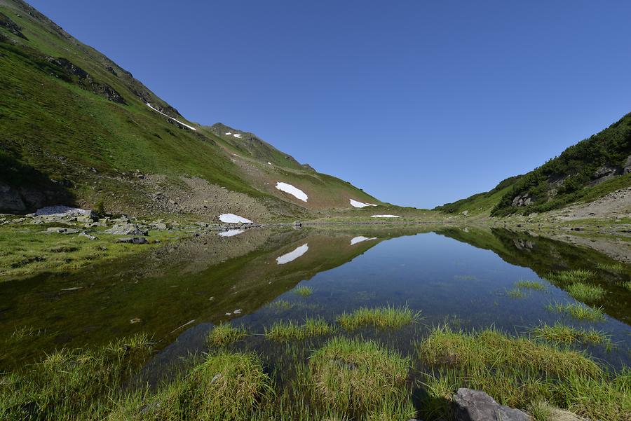 Kleine Bergseen am Paul-Pantlin-Weg oberhalb von St. Christoph am Arlberg, Von: F. Böhringer. Aus: WikiCommons 