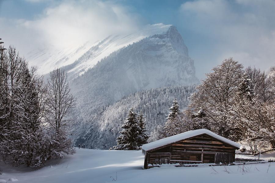 Hütte im Bregenzer Wald im Schnee, © Österreich Werbung, Fotograf: Sebastian Stiphout