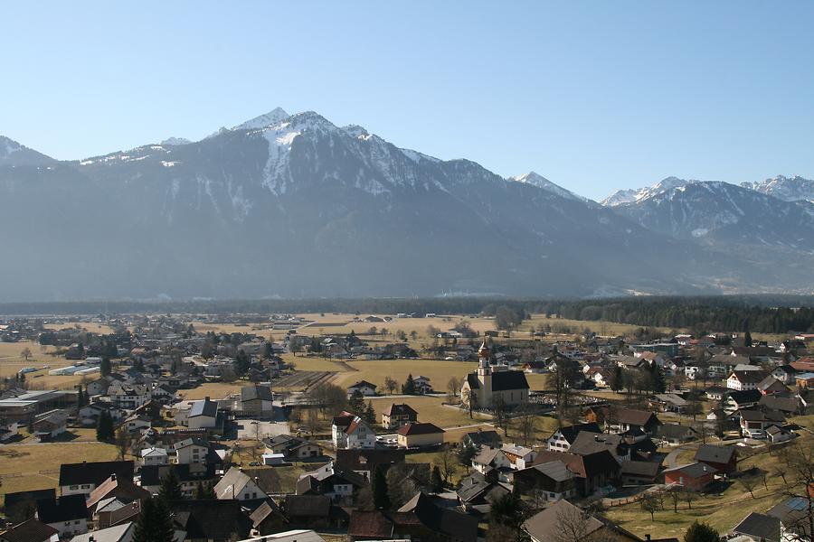 Ludesch. Blick von der L88 Richtung Raggal