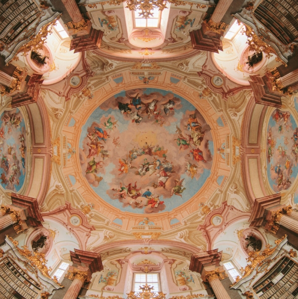 Bibliothekssaal, Gewölbekuppel mit Fresko Der Sieg der wahren Religion über den Irrglauben von B. Altomonte, 1775/76. Stift 1074 gegründet. Foto: IMAGNO / Gerhard Trumler