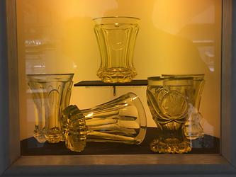 Glashütte Glasmuseum, Freundschaftsbecher aus Uranglas von Josefa Baldauf