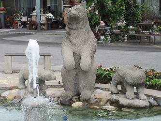 Kunstpfad - Bärenbrunnen von Alex Schinagl