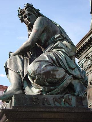 Graz Hauptplatz, Erzherzog Johann Brunnen, Figur 'Savinja' (slowenisch), 'Sann (deutsch)' Graz Hauptplatz, Erzherzog Johann Brunnen, Figur 'Savinja' (slowenisch), 'Sann (deutsch)'