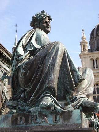 Graz Hauptplatz, Erzherzog Johann Brunnen, Figur 'Drau' Graz Hauptplatz, Erzherzog Johann Brunnen, Figur 'Drau'