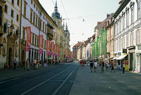 Links: Landhaus Graz - Foto: Österreich Werbung