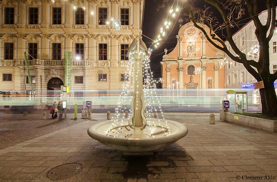 Schlossbergplatz mit Brunnen