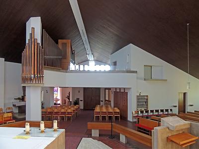 Kirchenraum mit einer Walker-Mayer-Orgel mit zwei Manualen, 1971