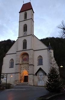 Kirche zu Weihnachten