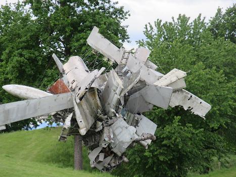 'Airplane Parts' von Nancy Rubins, 2003