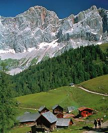 Dachstein Südwand, Almhütten bei Ramsau