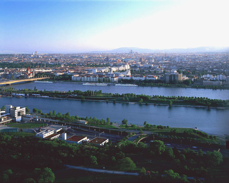 Blick vom Donauturm auf die Innenstadt