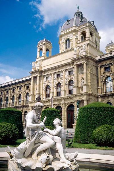 Brunnen vor dem Naturhistorischen Museum