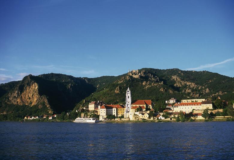 Blick auf Dürnstein mit Ruine Dürnstein Niederösterreich Bilder