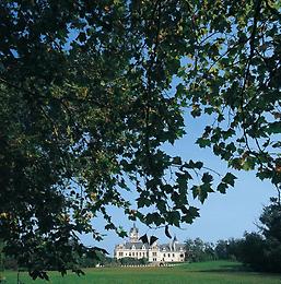 Blick auf Schloß Grafenegg aus dem Schloßpark. Photographie von Gerhard Trumler 2000., © IMAGNO/Gerhard Trumler