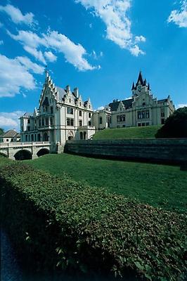 Schloss Grafenegg im 19. Jahrhundert im historischen Tudorstil nach Plänen von Leopold Ernst erbaut. Niederösterreich. Photographie von Gerhard Trumler. 2000., © IMAGNO/Gerhard Trumler