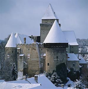 Burg Heidenreichstein mit schneebedeckten Dächern. Österreich. Photographie. Um 2004., Foto: © IMAGNO/Gerhard Trumler