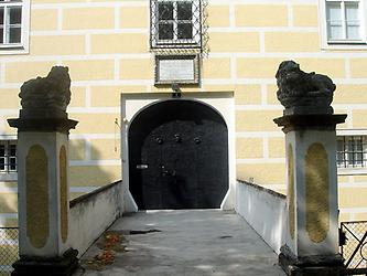 Der Eingang des Schlosses Ochsenburg., Foto: Wikicommons 