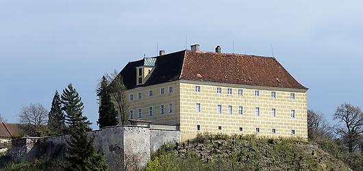 Das Schloss Ochsenburg im gleichnamigen Stadtteil von St. Pölten., Foto: AleXXw / Alexander Wagner. Aus: Wikicommons 