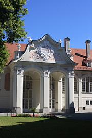 Schloss Lamberg, Treppenhausvorhalle, Foto: Christoph Waghubinger (Lewenstein). Aus: WikiCommons 