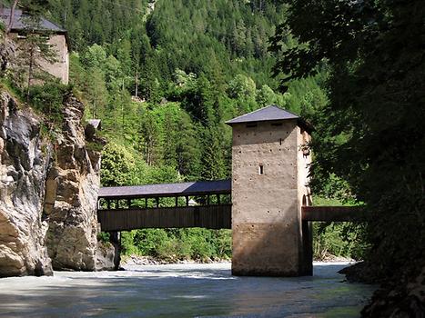 Die Innbrücke von (Alt-)Finstermünz vom linken Ufer aus gesehen