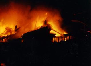 In der Nacht dvom 24. auf den September 1983 brannten Erd- und Untergeschoss der Terme aus