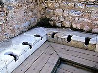 Römische Latrine aus Ephesos