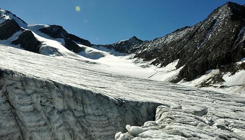 Im Schnitt geht die Eisdicke der österreichischen Gletscher jährlich um einen Meter zurück, wie hier beim Marzellferner in den Ötztaler Alpen