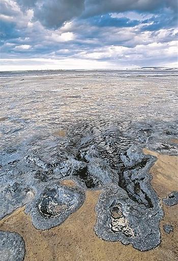 Teersandgebiete von Alberta, Kanada: Die Ölproduktion im weltgrößten Industriegebiet verursacht mehr CO 2 als alle anderen., © corbis/D. Nunuk