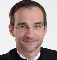 Frank Melcher ist als Professor und Leiter des Lehrstuhls für Geologie und Lagerstättenlehre an der Montanuniversität Leoben tätig. Seine Forschungsschwerpunkte sind: Entstehung von Rohstoffen mit Schwerpunkten auf kritische mineralische Rohstoffe und Edelmetalle, Zertifizierung von Rohstoffen sowie analytischer Herkunftsnachweis (Fingerprinting) für mineralische Rohstoffe.