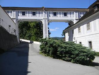 Brücke in den Park - Foto: P. Diem