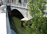 Dreiteilige Brücke