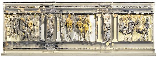 Elfenbeinfries zeigt Kaiser Trajan