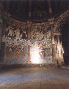 Die romanischen Fresken im Kamer stammen aus der Zeit um 1200.
